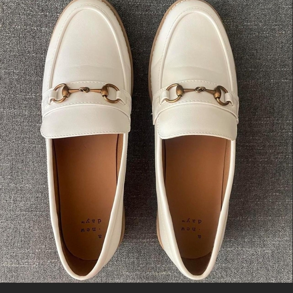 Elegant Cream Loafers Size 8.5